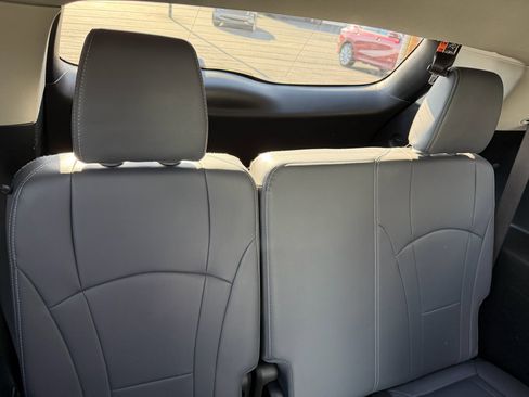 Used 2021 Buick Enclave Essence w/ Sound and Sites Package image 24