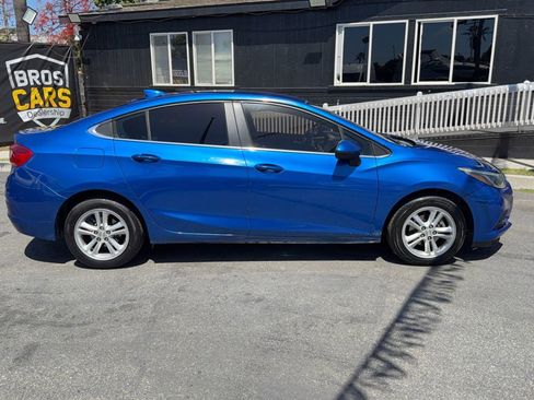 Used 2017 Chevrolet Cruze LT w/ Convenience Package FWD image 9