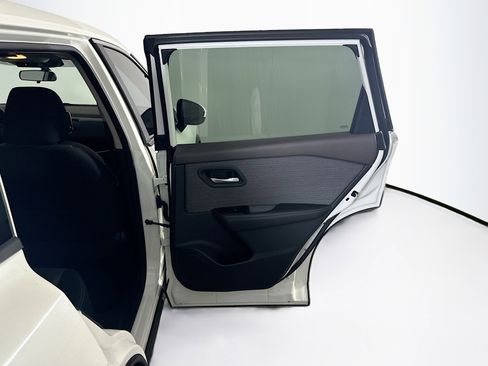 Used 2023 Nissan Rogue SV image 30