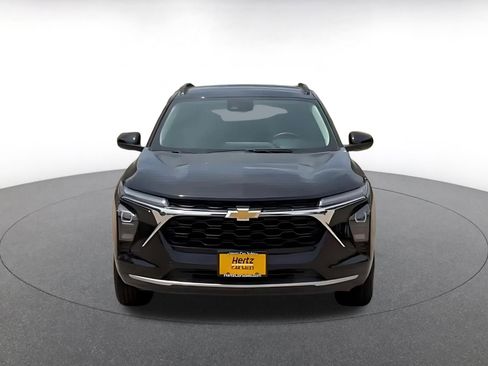 Used 2025 Chevrolet Trax LT w/ LT Convenience Package FWD image 4