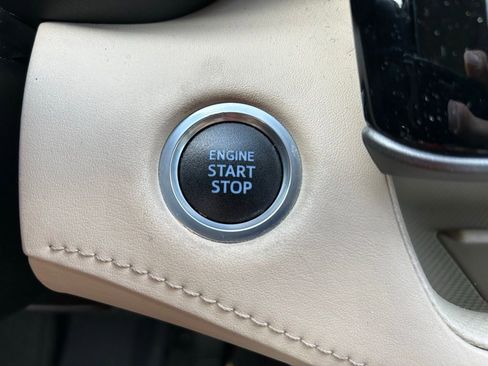 Used 2021 Toyota Highlander XLE FWD image 29