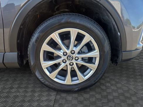 Used 2018 Toyota RAV4 Limited w/ Carpet Mat Package FWD image 38