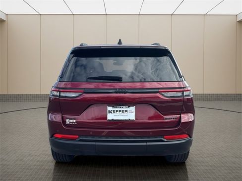 Certified 2024 Jeep Grand Cherokee Limited w/ Black Appearance Package image 4