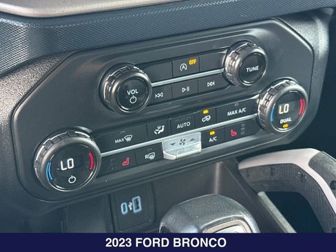 Used 2023 Ford Bronco Outer Banks w/ Sasquatch Package AWD/4WD image 21