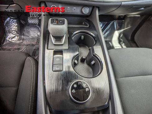 Used 2023 Nissan Rogue S image 27