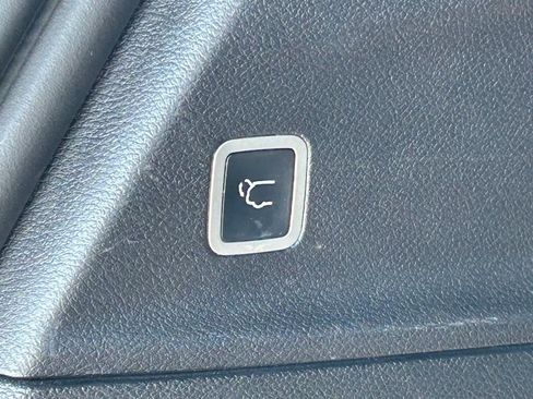 Used 2021 Chrysler Pacifica Touring-L w/ S Appearance Package image 33