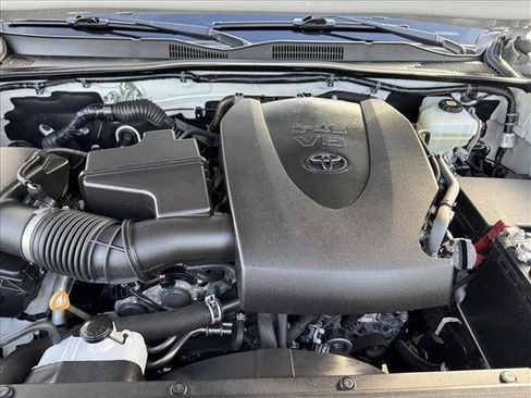 Certified 2021 Toyota Tacoma TRD Off-Road w/ Technology Package image 21