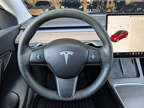 Used 2021 Tesla Model Y Long Range AWD/4WD image 19