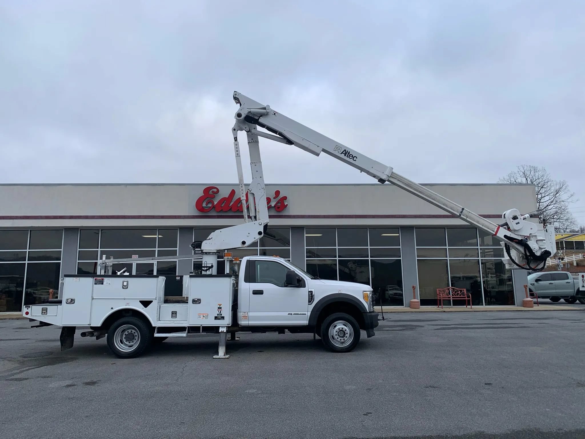 Used 2017 Ford F550 4x4 Regular Cab Super Duty image 59