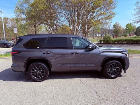 Used 2025 Toyota Sequoia Platinum AWD/4WD image 21
