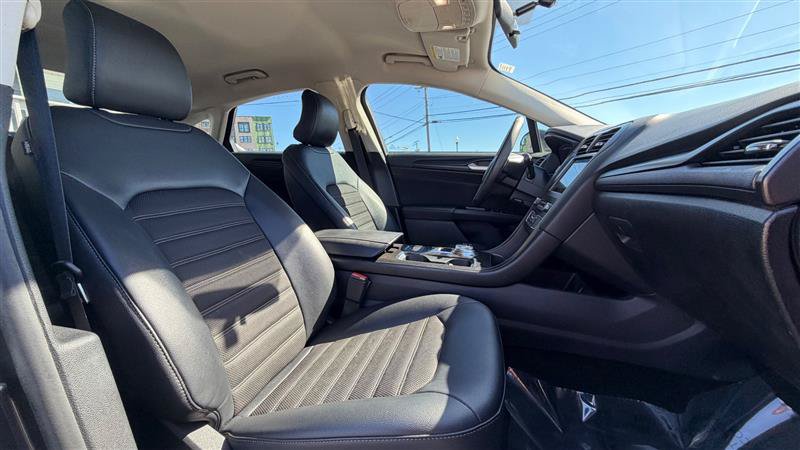 Used 2018 Ford Fusion SE w/ Equipment Group 201A FWD image 34