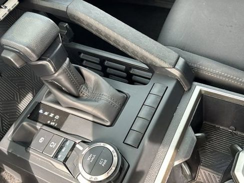 Used 2025 Toyota Tacoma SR5 AWD/4WD image 21