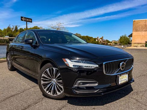 Used 2022 Volvo S90 B6 Momentum AWD/4WD image 2