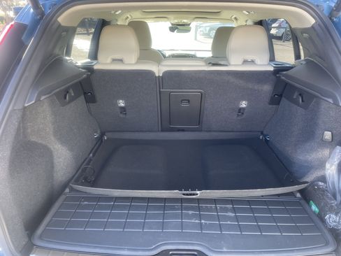 New 2025 Volvo XC40 B5 Plus w/ Protection Package Premier image 9