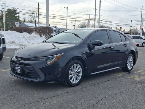 Used 2024 Toyota Corolla LE image 3