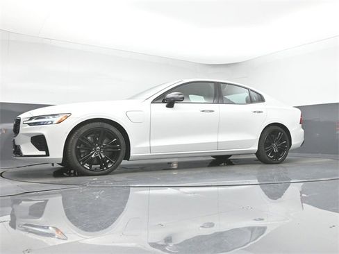 Used 2024 Volvo S60 T8 Ultimate image 41