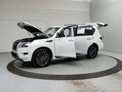 Used 2024 Nissan Armada Platinum w/ Captain's Chairs Package RWD image 12