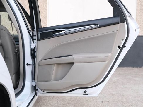 Used 2018 Ford Fusion SE image 28