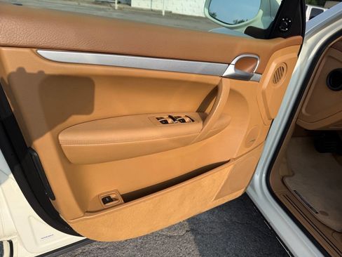Used 2009 Porsche Cayenne AWD/4WD image 15