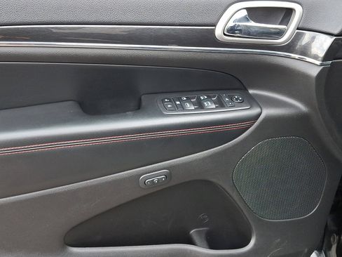 Used 2018 Jeep Grand Cherokee Trailhawk w/ Trailhawk Luxury Group image 12