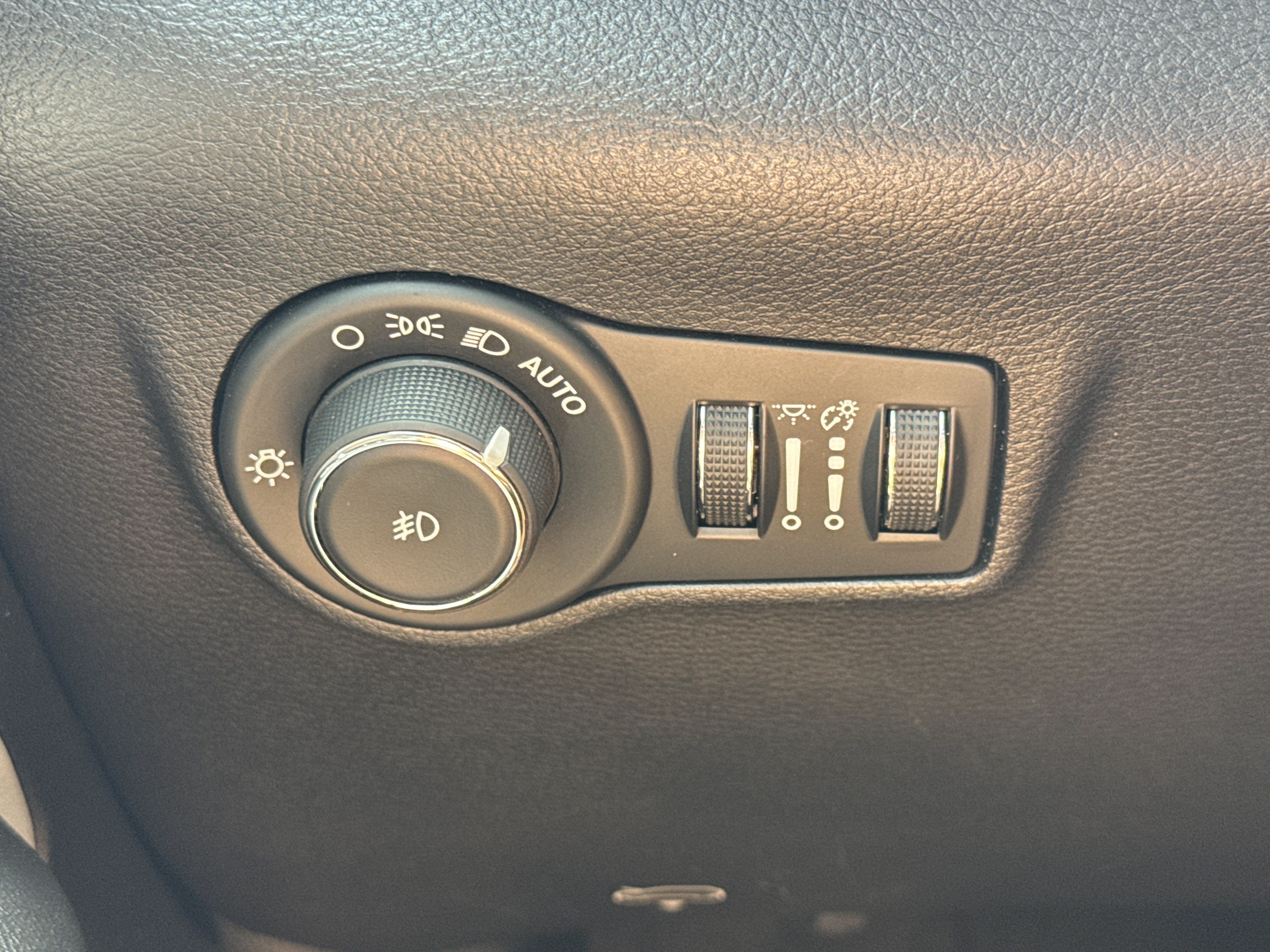 Used 2024 Jeep Compass Limited AWD/4WD image 15
