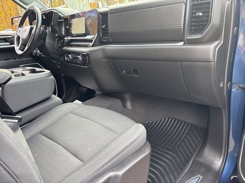 Used 2022 Chevrolet Silverado 1500 LT AWD/4WD image 22