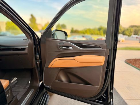 Used 2021 Cadillac Escalade Sport w/ LPO, ONYX Package AWD/4WD image 40