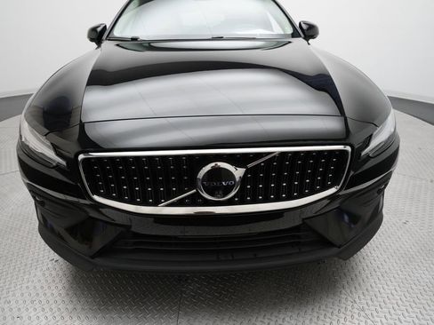 Used 2025 Volvo V60 B5 Cross Country Plus image 22