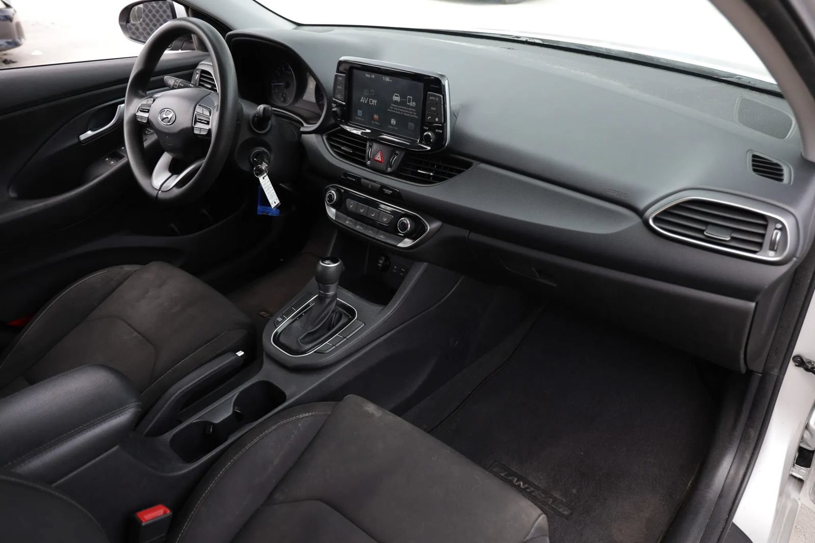 Used 2018 Hyundai Elantra GT FWD image 24