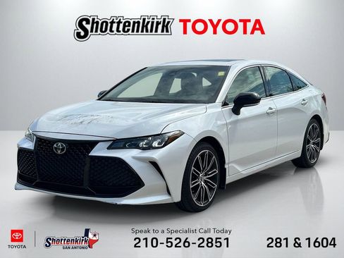 Used 2019 Toyota Avalon XSE image 1