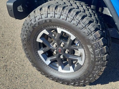 Used 2025 Jeep Gladiator Rubicon image 12