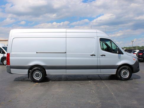 Used 2023 Mercedes-Benz Sprinter 2500 image 3