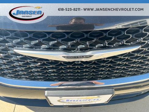 Used 2023 Chrysler Pacifica Touring-L FWD image 30