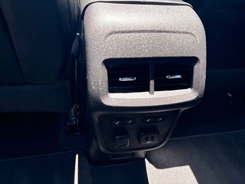 Used 2018 Chevrolet Equinox Premier FWD image 20