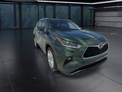 Used 2023 Toyota Highlander Limited image 2