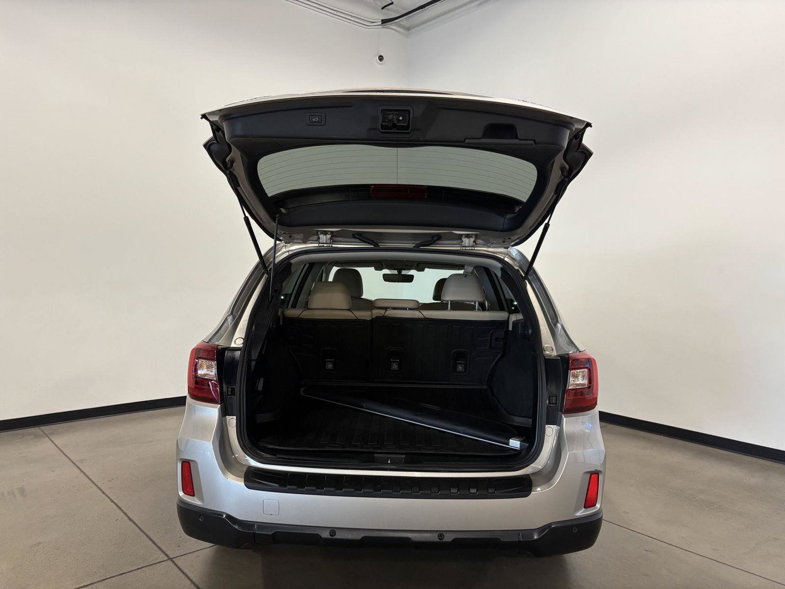 Used 2017 Subaru Outback 2.5i Limited AWD/4WD image 43