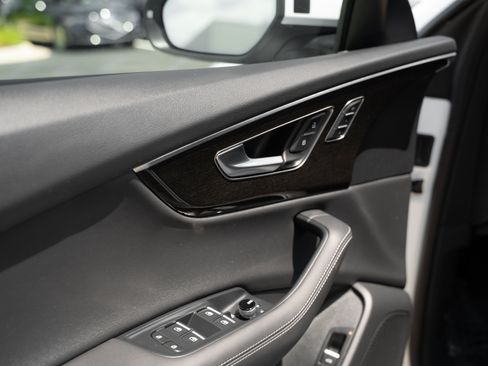 Certified 2025 Audi Q8 Prestige w/ Prestige Package AWD/4WD image 17