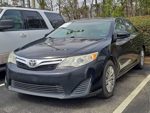 Used 2013 Toyota Camry LE image 3