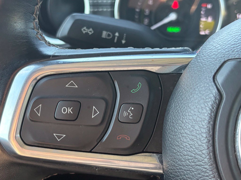 Used 2022 Jeep Wrangler Unlimited Sahara AWD/4WD image 19