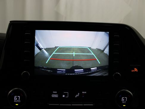 Used 2021 Toyota Highlander XLE image 45