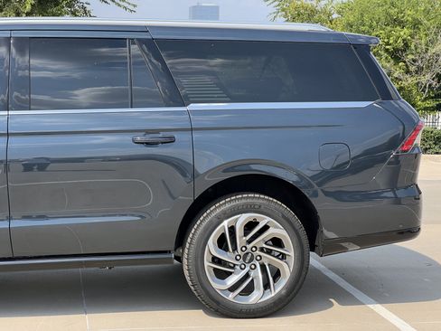 New 2025 Lincoln Navigator L Reserve image 6