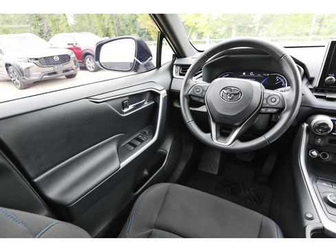 Used 2024 Toyota RAV4 SE AWD/4WD image 6