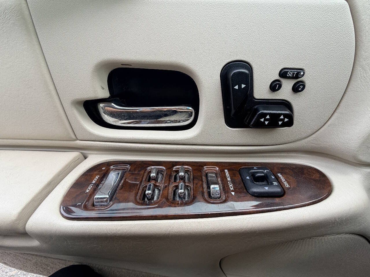 Used 1999 Lincoln Town Car Signature RWD image 13