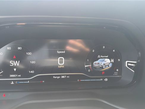Used 2024 GMC Yukon Denali AWD/4WD image 14