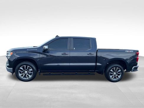 Used 2022 Chevrolet Silverado 1500 LT AWD/4WD image 2