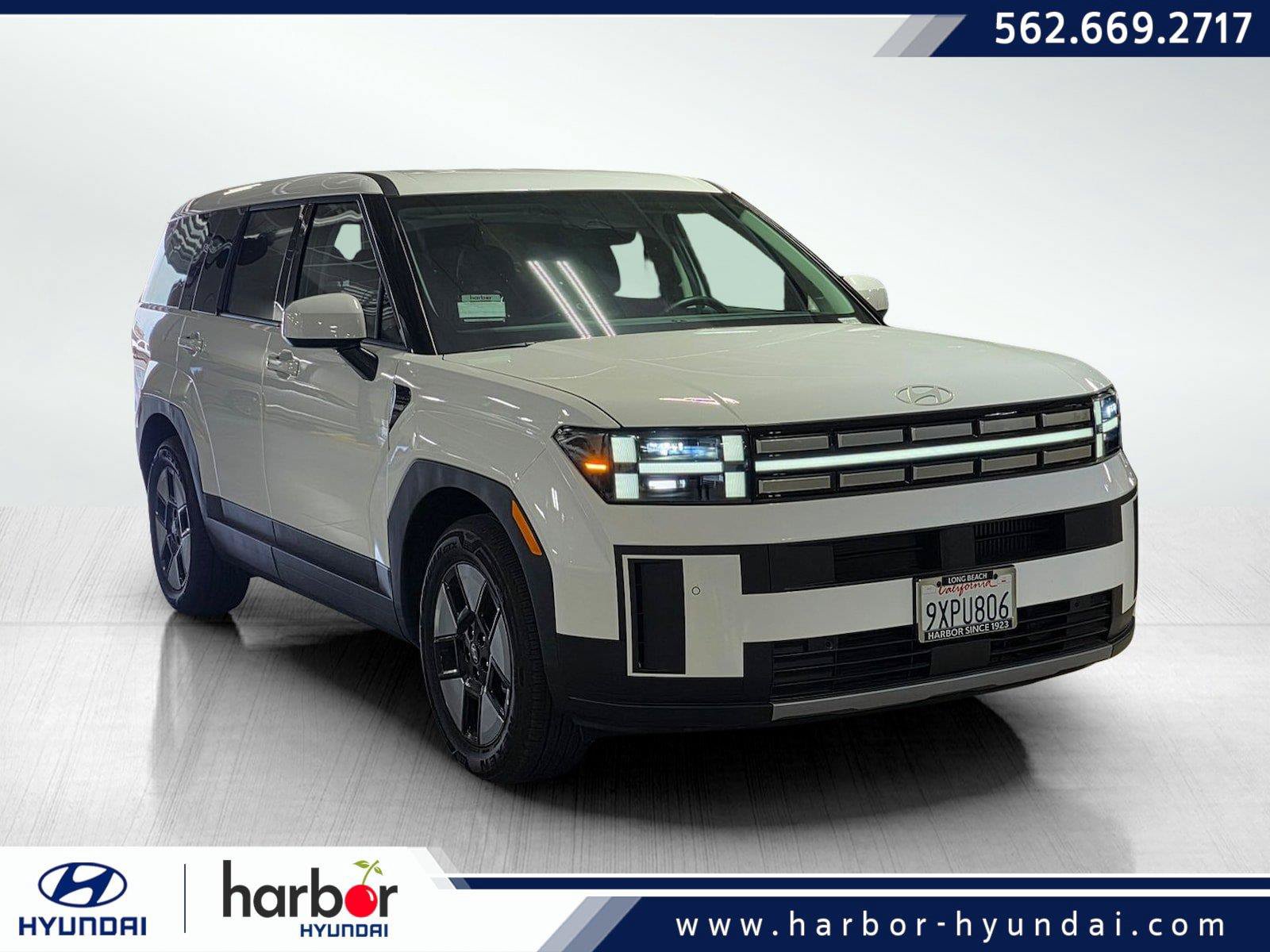 Used 2026 Hyundai Santa Fe SE FWD image 1
