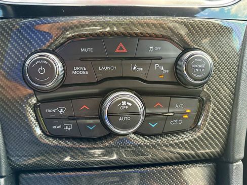 Used 2023 Chrysler 300 C image 17