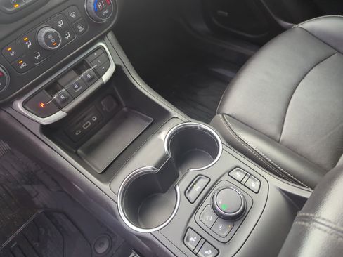 Used 2022 GMC Terrain SLT w/ Infotainment Package II image 26