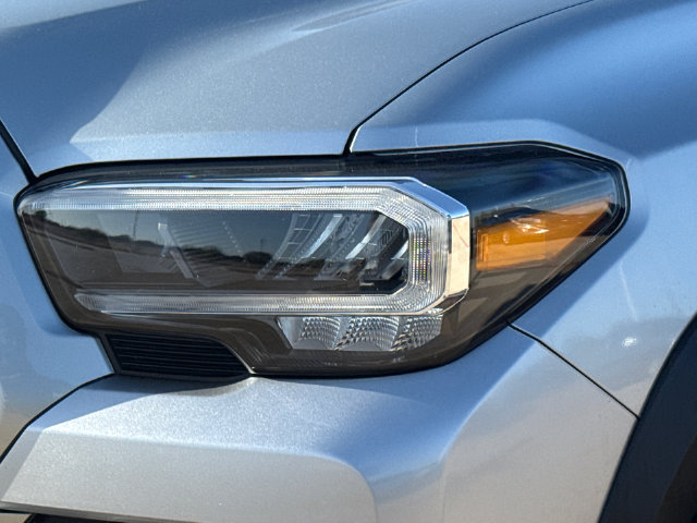 Used 2023 Toyota Tacoma TRD Off-Road AWD/4WD image 4