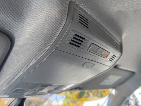 Used 2021 Volkswagen Tiguan SE image 42